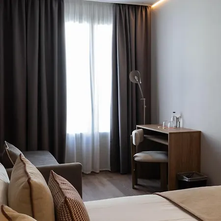 Hotel Well And Come Malaga Room photo
